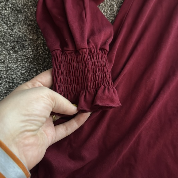 RomanstII long sleeve v neck. Size medium. Color red wine. Cuffed wrists - Picture 3 of 4